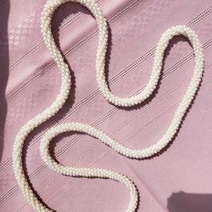 Faux Pearl single strand necklace.